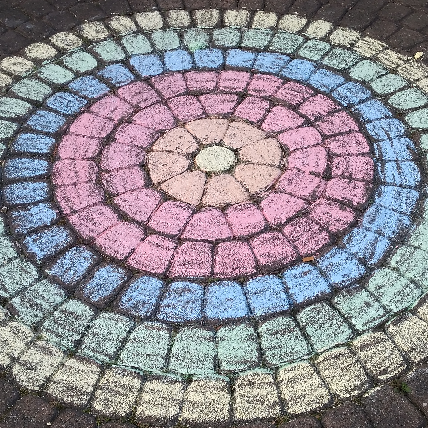 Streetart Mandala von Colin & Carolin